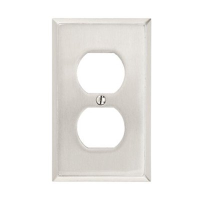 Single Outlet Colonial Wallplate in Satin Nickel